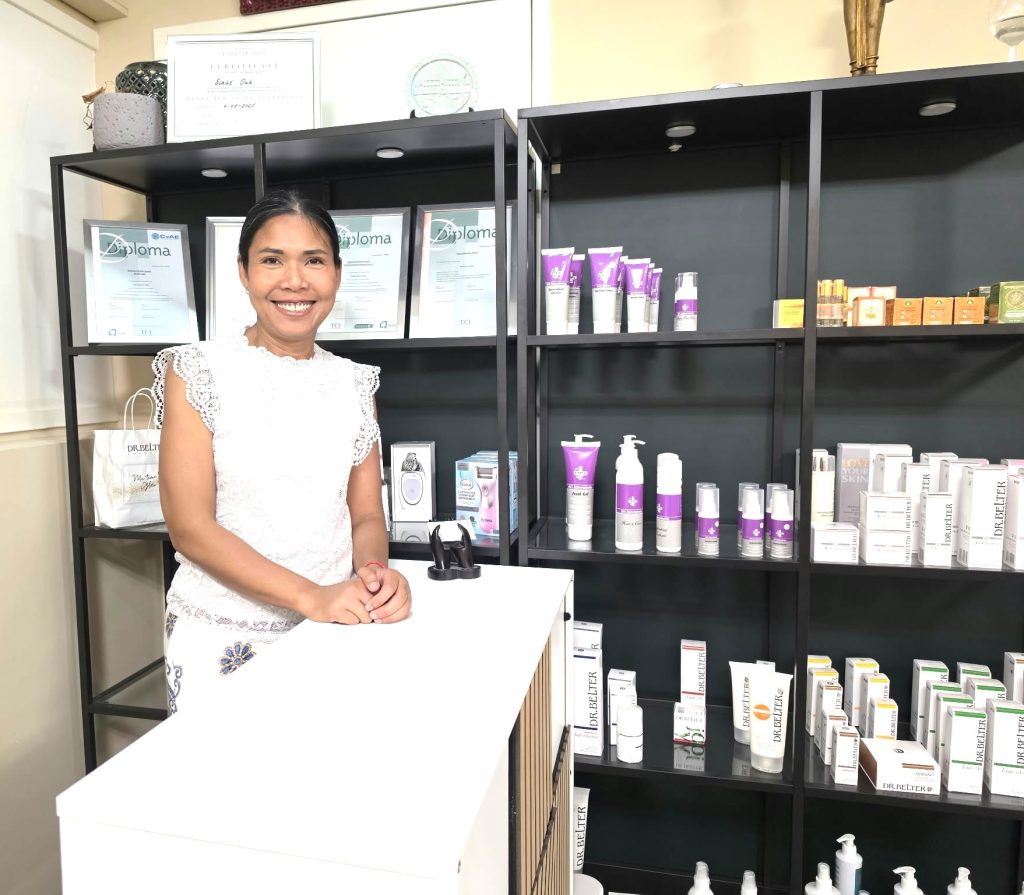 Sinat Ouk in de salon van Sint Beauty in Den Haag